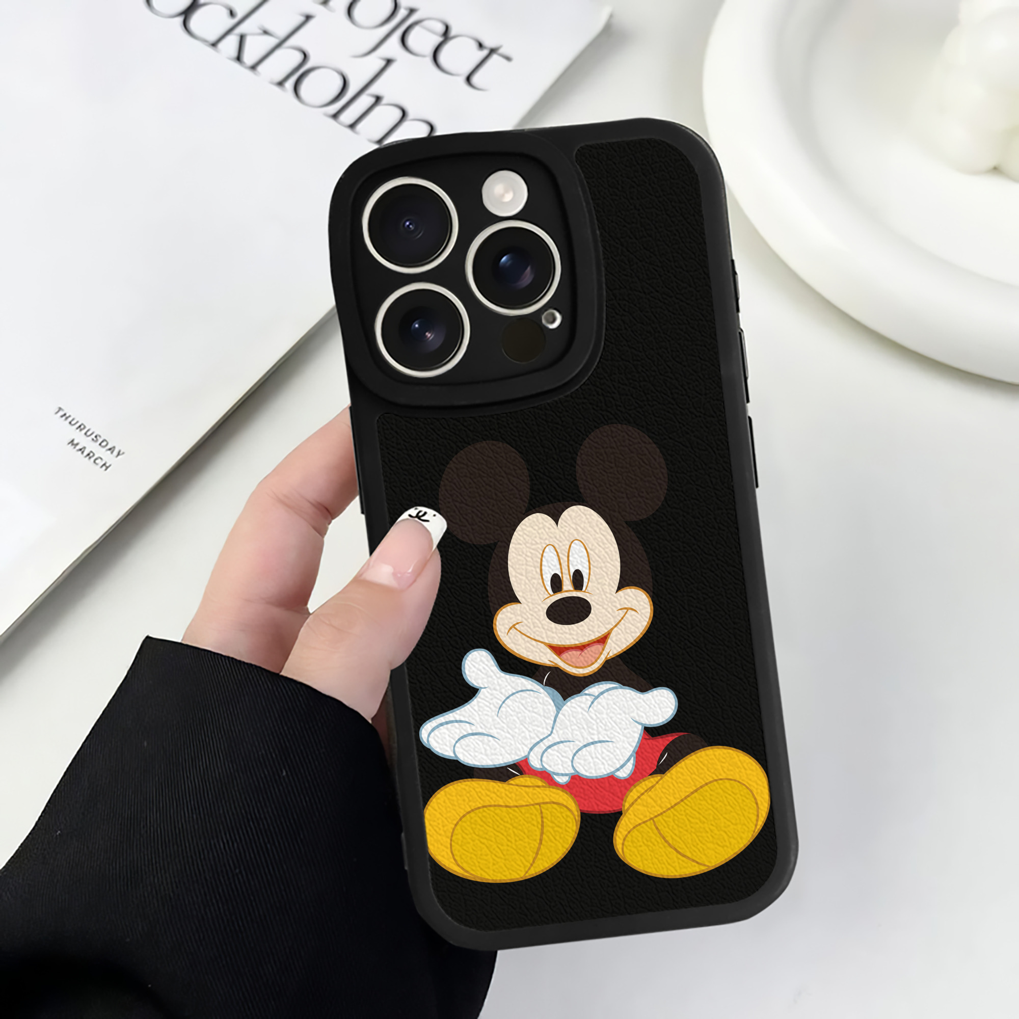 （画像用） ミッキーマウス Mickey Mouse 【iPhone 16シリーズ対応】シリコンスマホケース（レザー調） 材質：シリコン